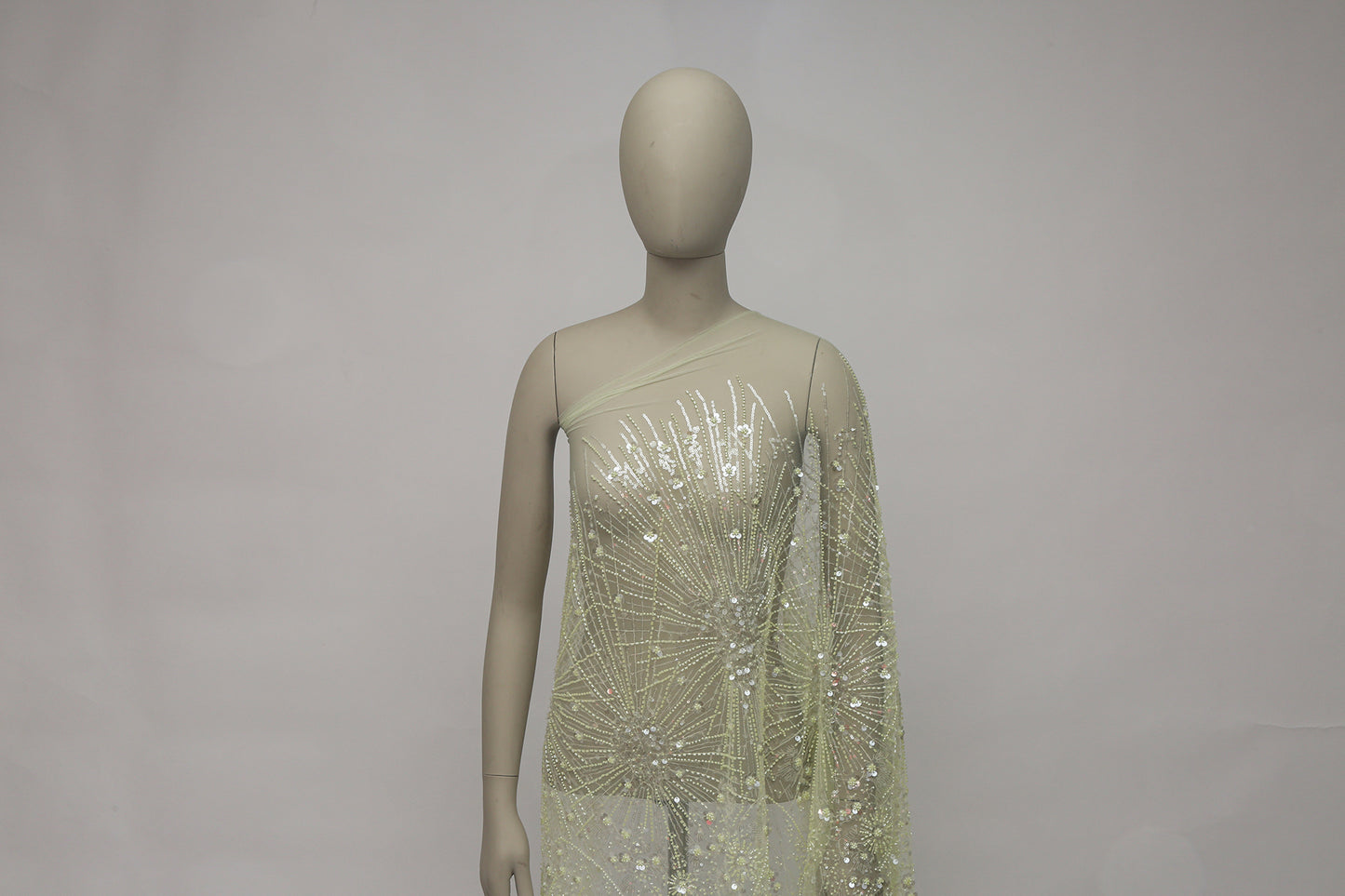 Tulle blanc avec paillettes et bords de 1/2"