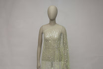 Tulle blanc avec paillettes et bords de 1/2&quot;
