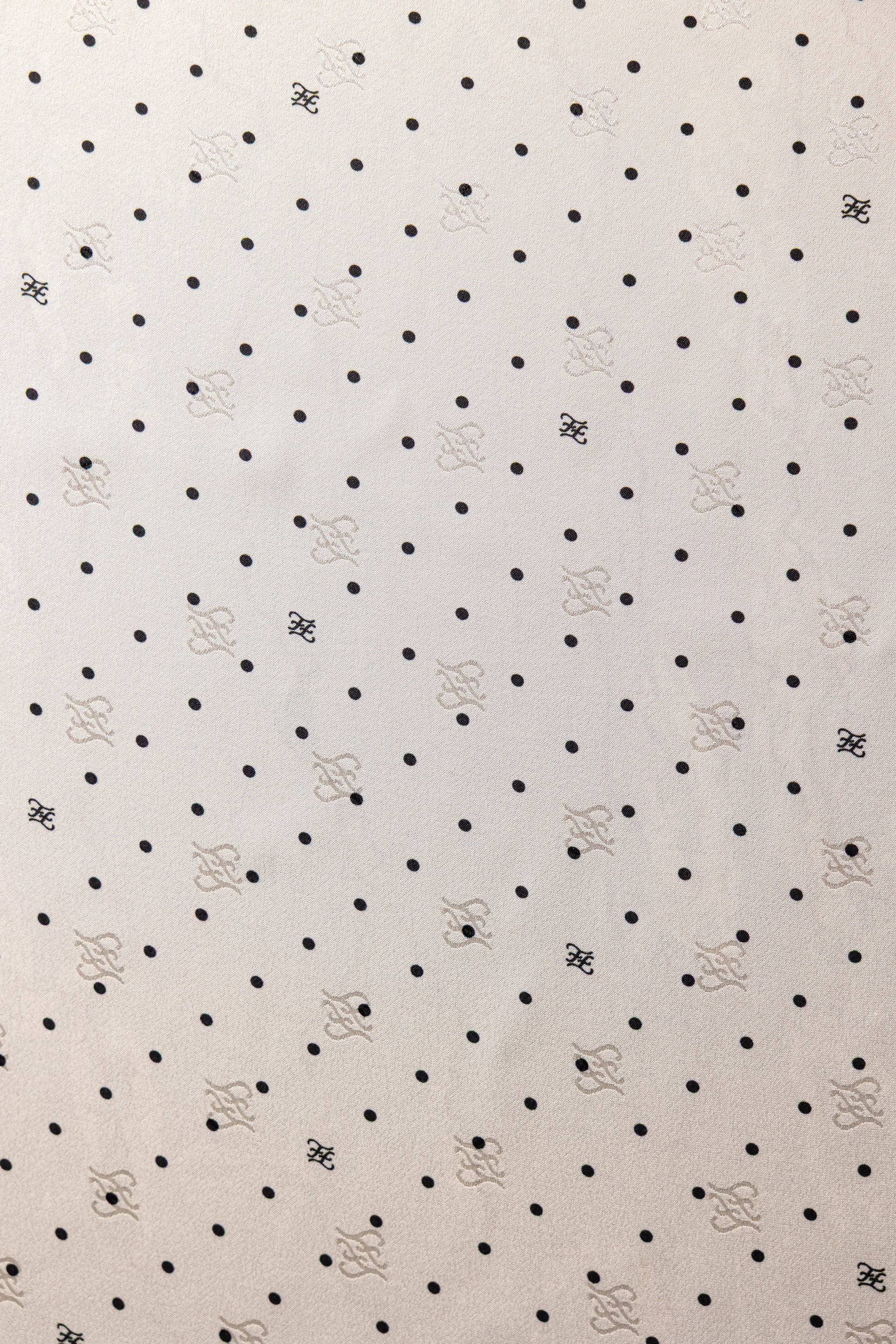 Soie naturelle avec logo à pois